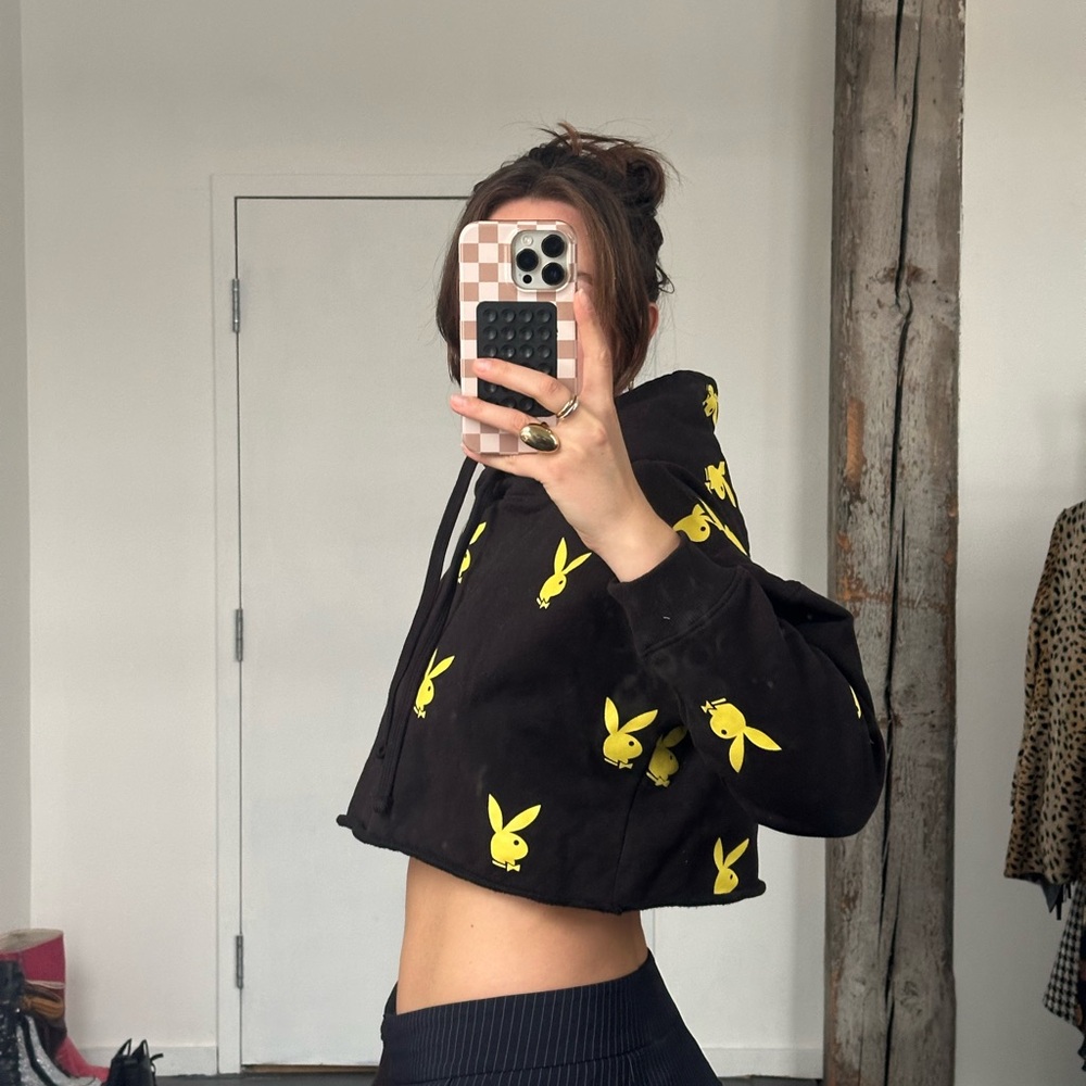 PLAYBOY Women's Black and Yellow Crop Sweater